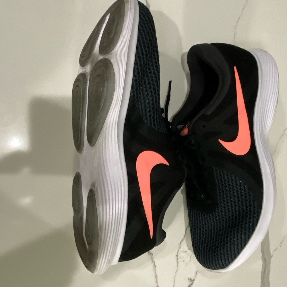 Nike Revolution women’s running shoes women’s size 12 - Picture 5 of 9